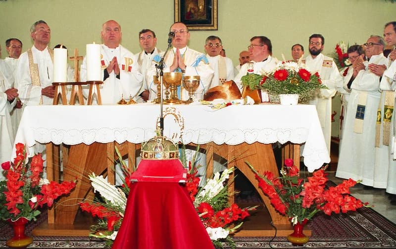 A temerini Lourdes-i Szűz Mária emléktemplom (Lourdes-i Boldogasszony templom)  felszentelési szertartása  és   ez  alkalomból  bemutatott szentmise, 2000. 7. 20,  Csütörtök