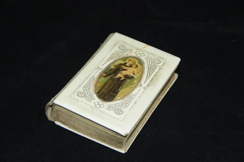 Imakönyv – Páduai Szent Antal, a szegények jótevőjének imakönyve