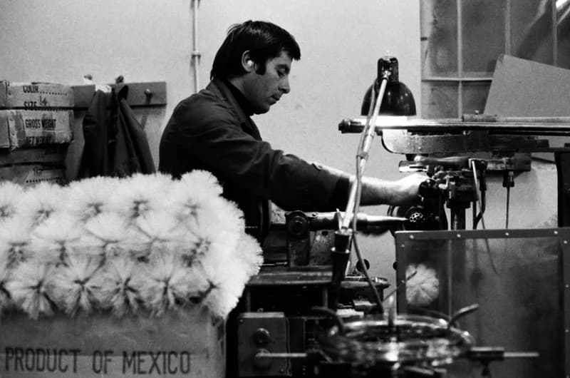 A becsei kefegyárban