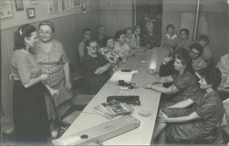 Népművészeti-varrottas kiállítás