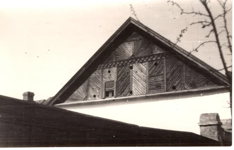 Napsugaras-kazettás udvari oromzat