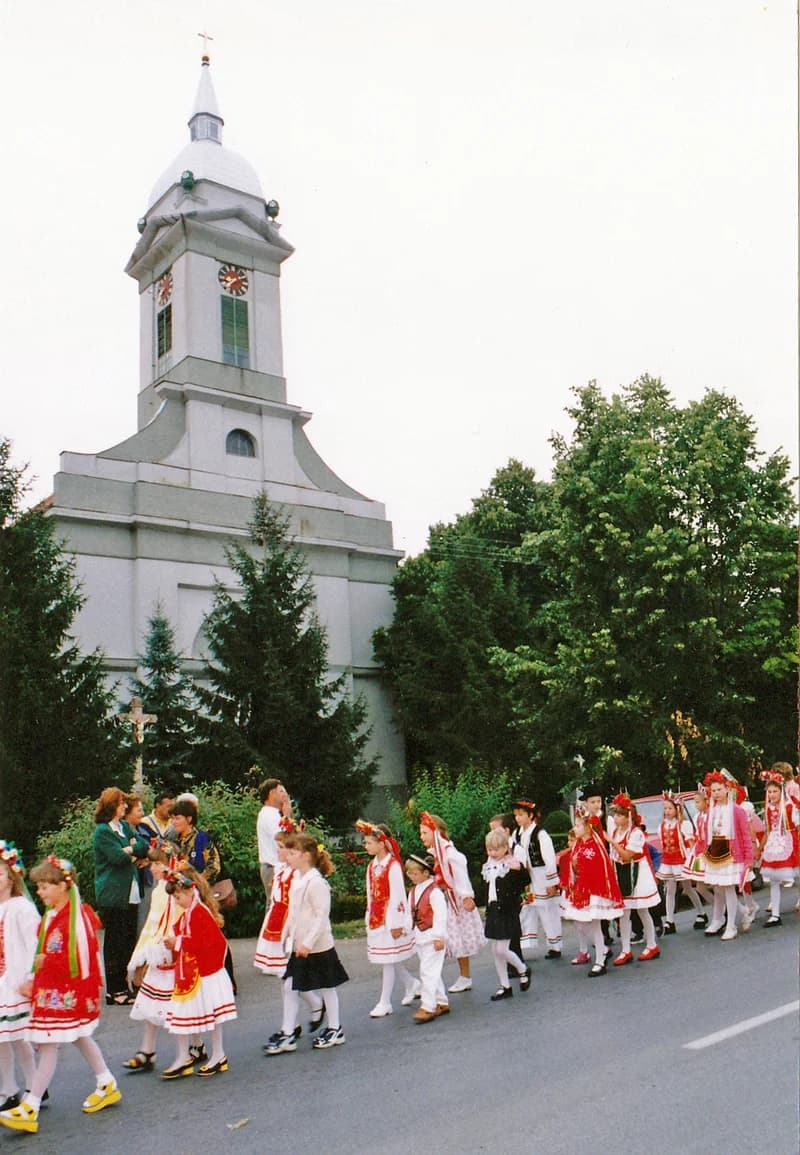 Temerin, Illés-napi menet, útban a Telep  városrészben  felépített, felszentelésre váró új templom felé