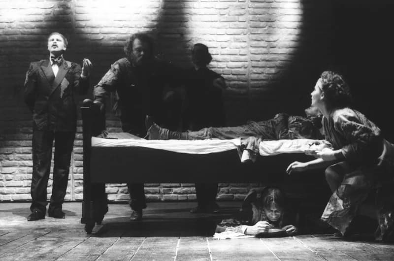 Mrozek: Ház a határon