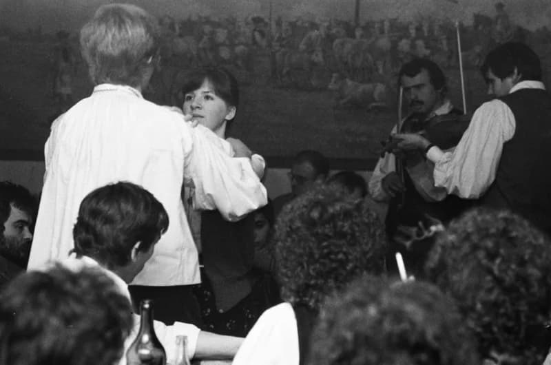 Batyubál a Gulyáscsárdában a Hívogató zenekarral