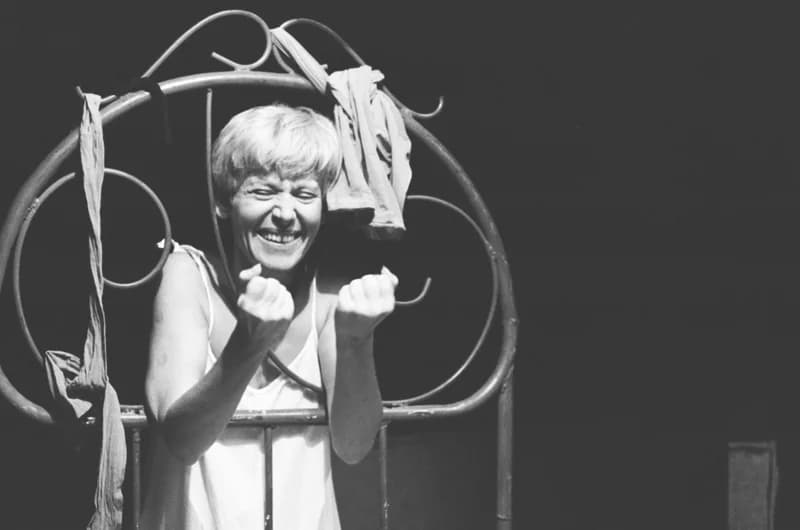 Tolnai: Izéke homokozója, Bayer