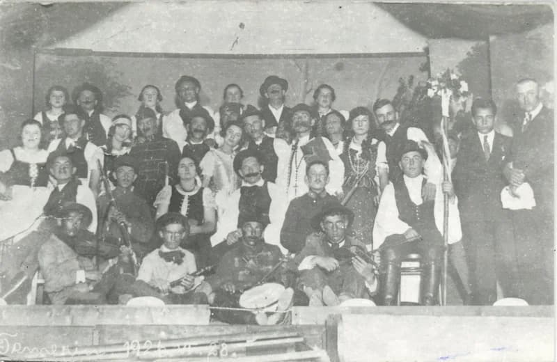 Talán egy régi népszínmű szereplői