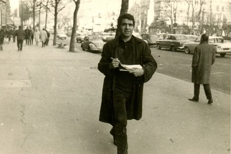 Benes József vázlatkészítés közben a Boluevard St. Mitchel-en