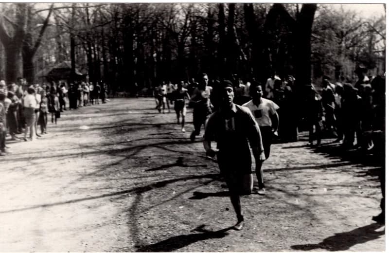 Iskolások mezei futóversenye a Népkertben