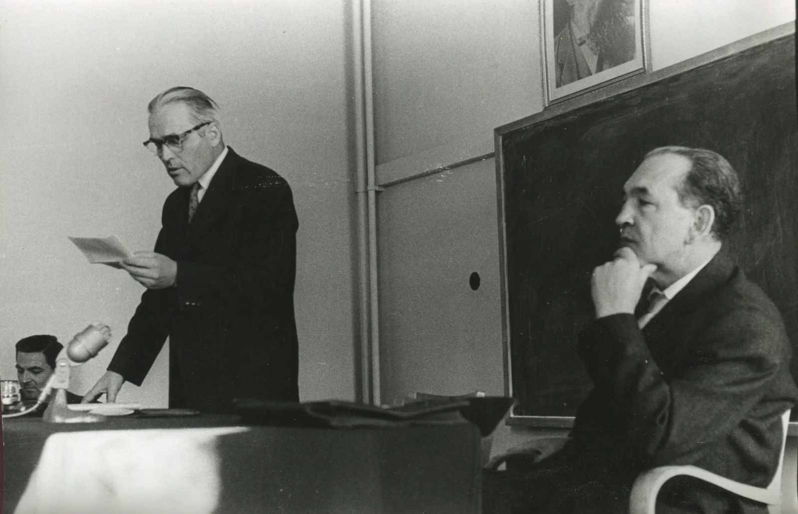 Sinkó Ervin a katedrán